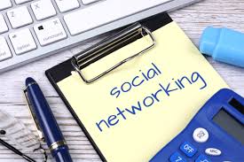 Grupos do Facebook, comunidades no LinkedIn, fóruns, canais no Discord, grupos de WhatsApp ou Telegram… esses espaços são ouro puro quando se trata de networking.