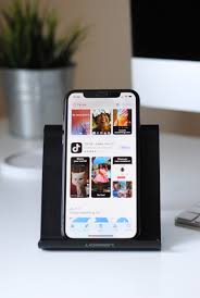 Nos últimos tempos, a busca por renda extra pelo celular virou quase uma febre. Com tantos vídeos no TikTok, anúncios no Instagram e promessas de “ganhe R$500 por dia só com o seu celular”, é normal ficar desconfiado.