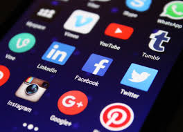 Por isso, um passo fundamental é divulgar o seu blog nas redes sociais por exemplo: Instagram, Pinterest, LinkedIn, Facebook, TikTok, escolha as plataformas onde seu público está e comece a compartilhar seus conteúdos por lá.